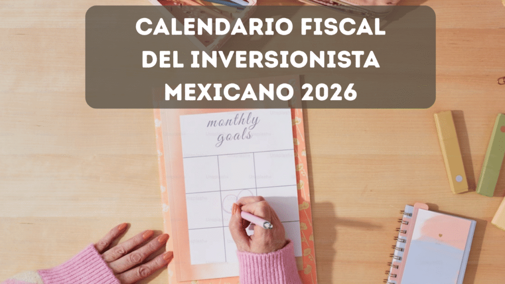 Persona anotando fechas en un calendario de escritorio para planeación del calendario fiscal del inversionista mexicano 2026