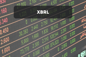 Pantalla de monitor mostrando números y datos financieros en formato digital