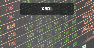 Pantalla de monitor mostrando números y datos financieros en formato digital