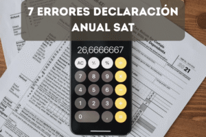 Calculadora sobre formularios fiscales representando errores comunes en la declaración anual SAT México