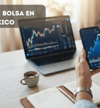 Inversionista comparando una app de inversión y el mercado de valores para elegir casa de bolsa en México