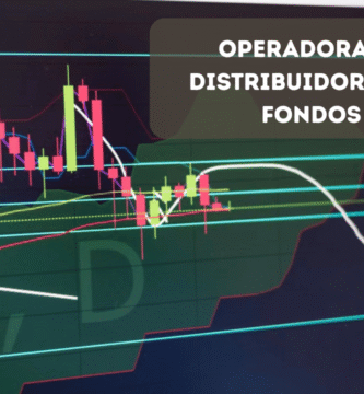 Pantalla con gráficas de velas y datos bursátiles que analiza una operadora de fondos de inversión