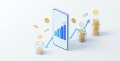 Análisis gráficas de inversión en una tablet y un smartphone junto a monedas apiladas