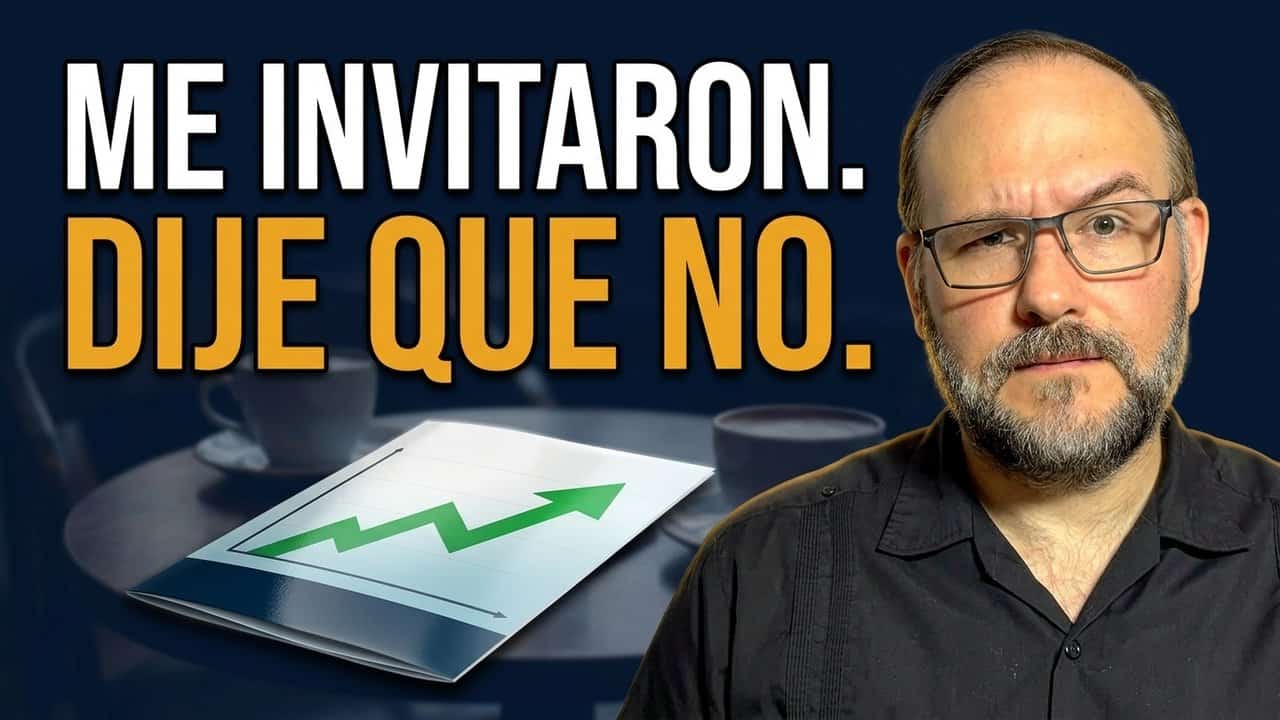 Miniatura de la serie Pablo sin guion: Pablo Padilla junto a una mesa de café con un folleto de inversión, con el texto me invitaron, dije que no